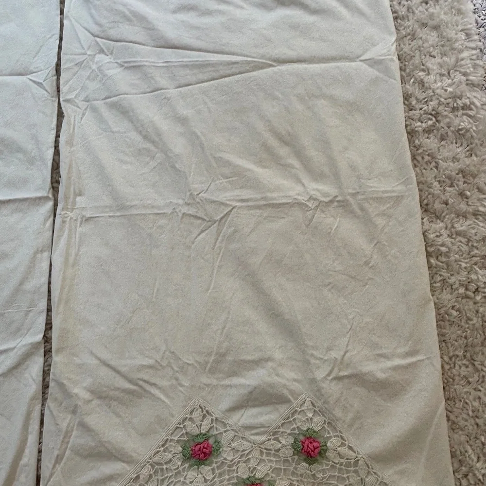Vintage Floral Pillowcases/Sham Flowers Crochet Edge